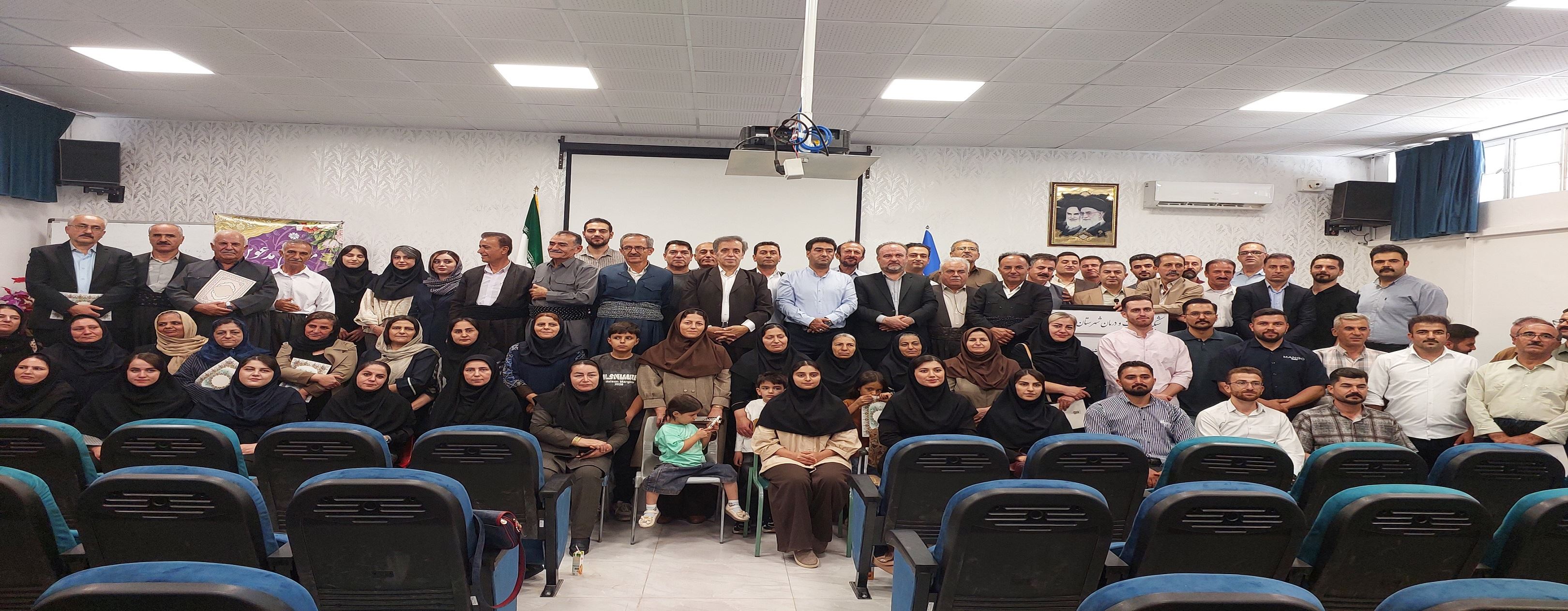 برگزاری مراسم گرامیداشت روز بهورز با حضور بهورزان شاغل و بازنشسته شهرستان پیرانشهر
